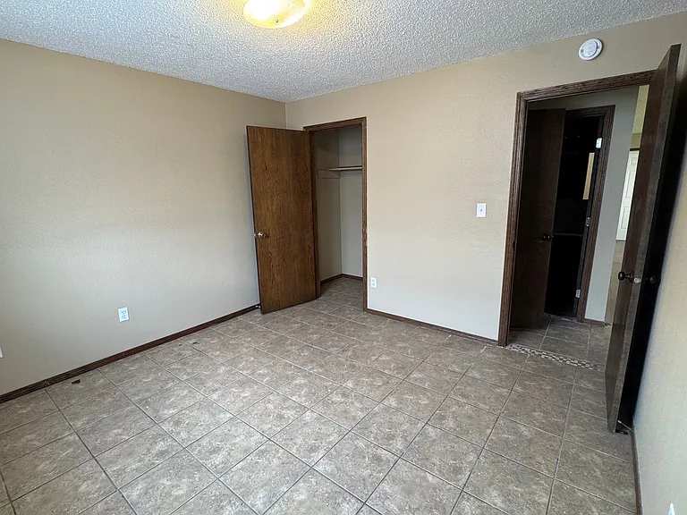 1011 S 3rd St — Photo 7