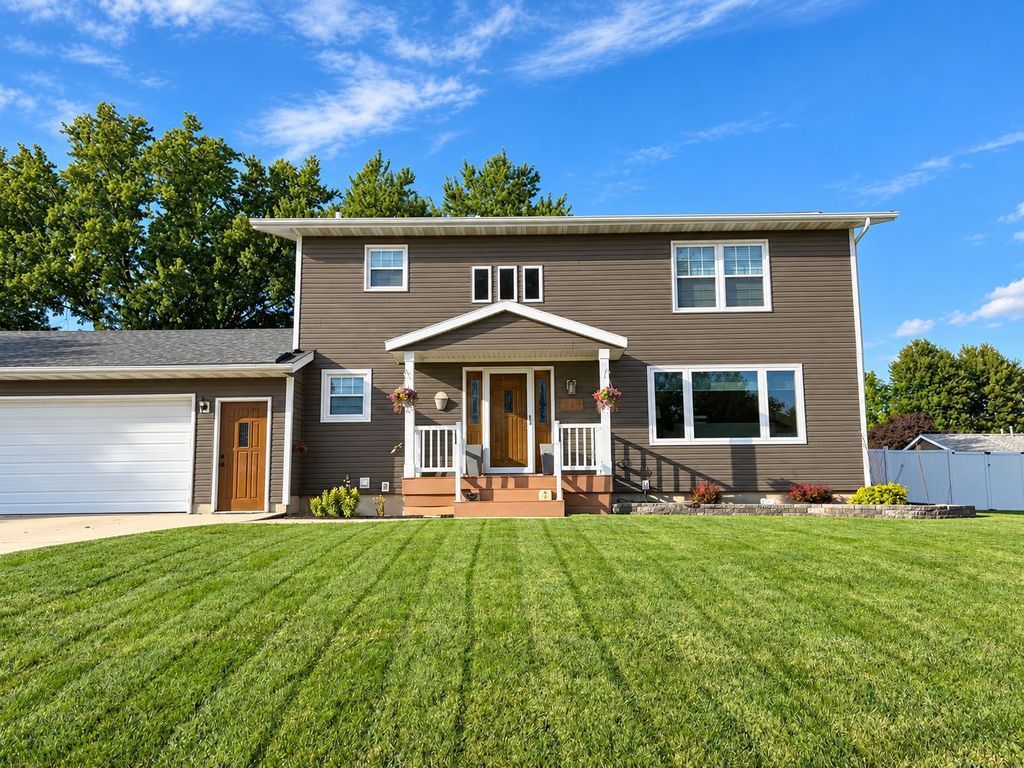 819 Crestview Dr - Property Image
