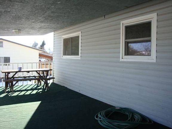 3rd image of 399 Rose Ave