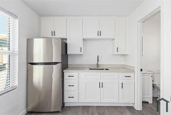 Studio, 350 sqft, $850 — Photo 2