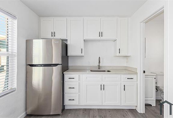 2nd image of 2412 E Monroe St APT 7