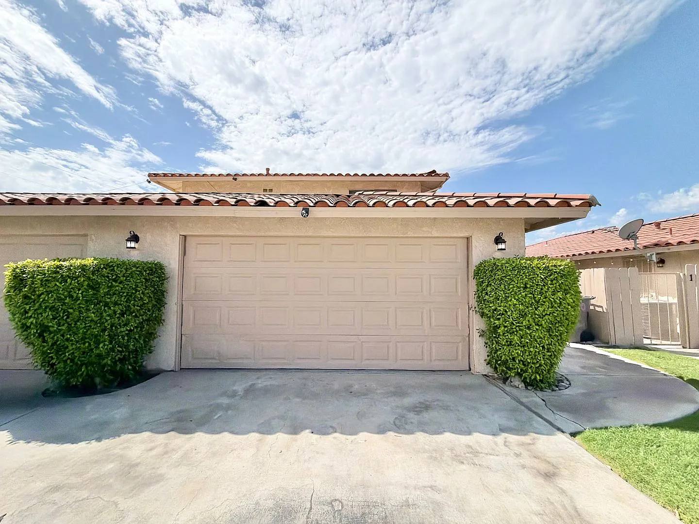 Available Now!! 3 Bedroom 2 Bathroom Upper Level Unit In Cathedral City! — Photo 2