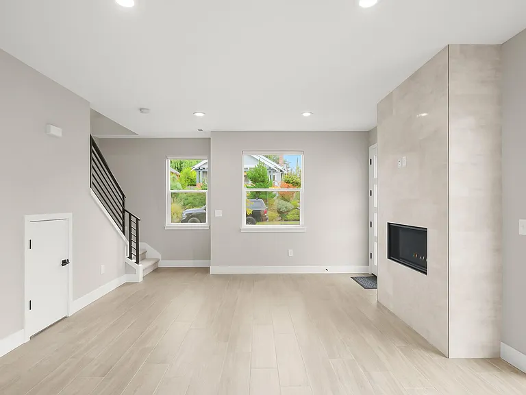 3275 SE Francis St — Photo 3