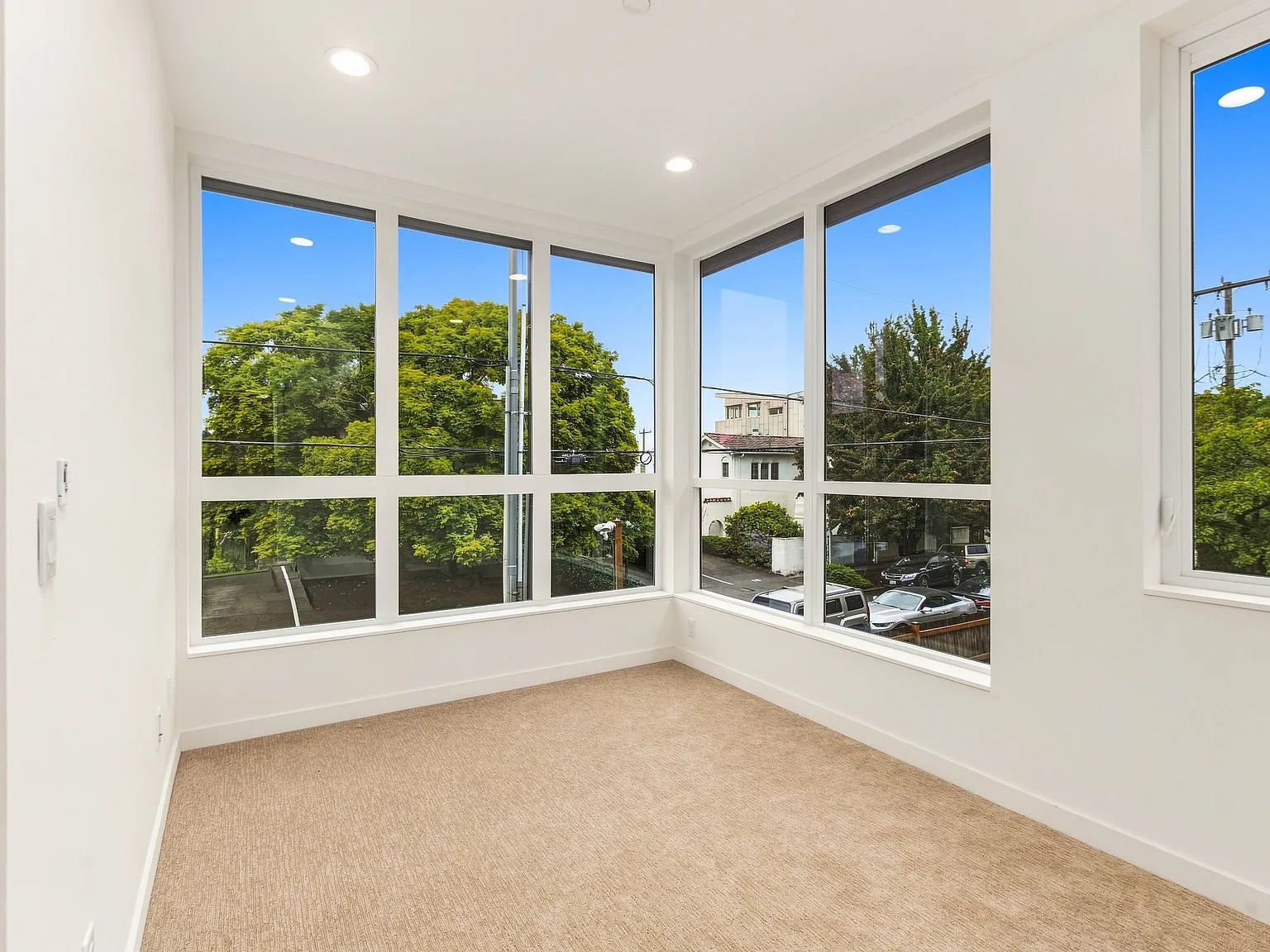 4 bed, 1445 sqft, $5,575 — Photo 4