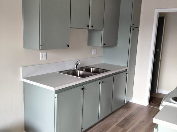 3rd image of 300 N Bushnell Ave APT 9