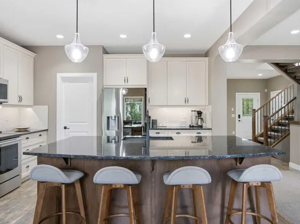 300 W Aspenmere Way, Chestermere, AB T1X 0Y2