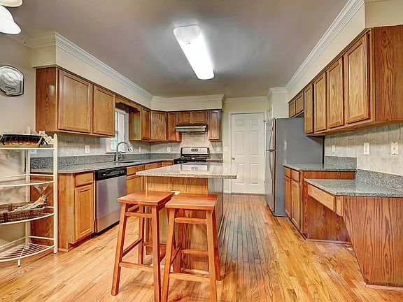 5th image of 17212 Larkin Dr