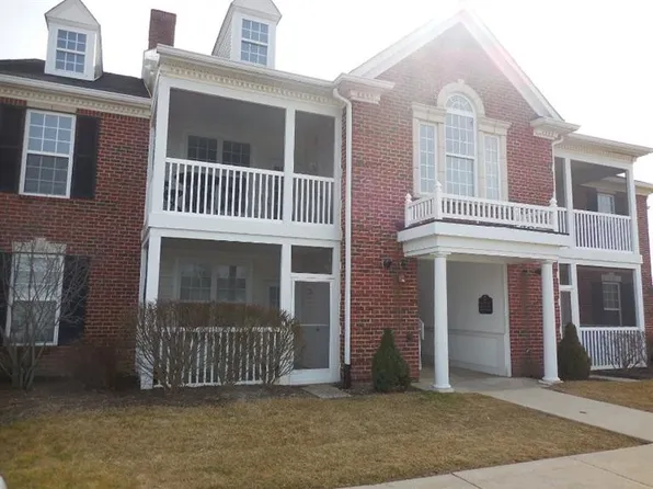 824 W Summerfield Glen Cir, Ann Arbor, MI 48103