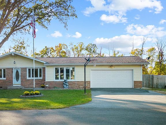 3rd image of 1252 Manor Dr