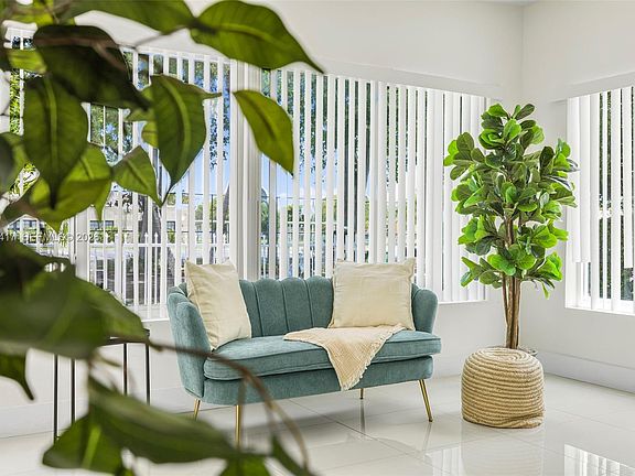 5th image of 1924 SW 20th St