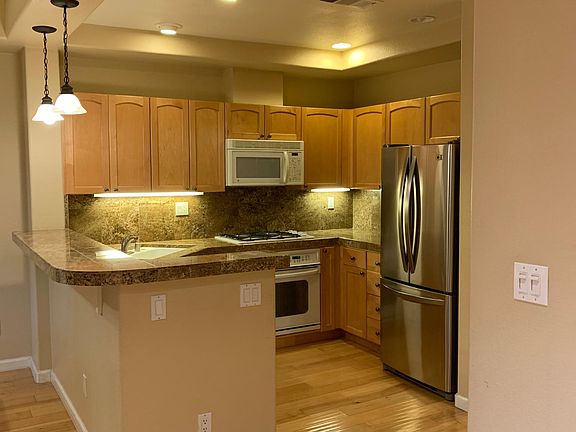 5th image of 3714 Moorpark Ave