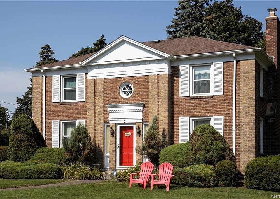 1st image of 2 Fairlawn Dr