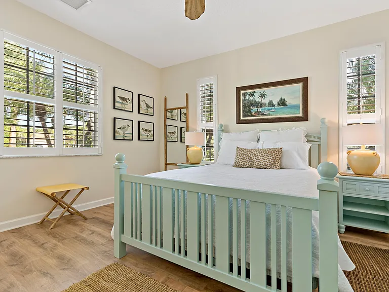 2140 N Maiden Ln — Photo 19
