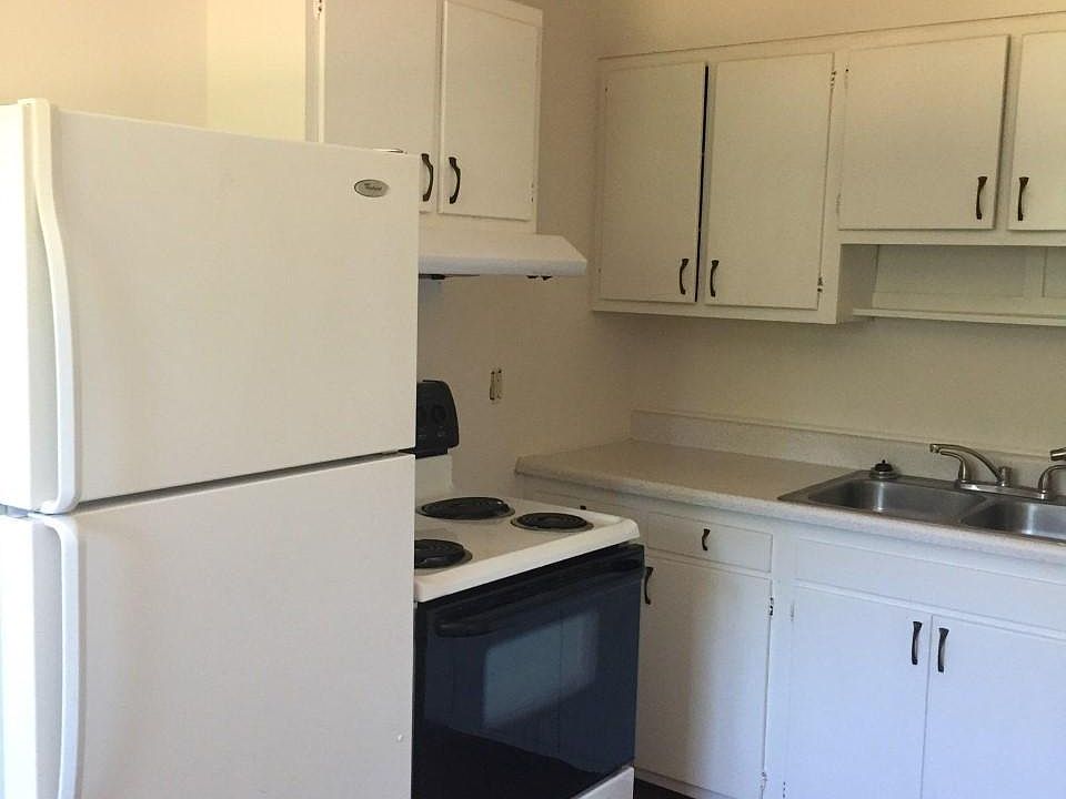 2nd image of 3920 S Meridian St APT 18