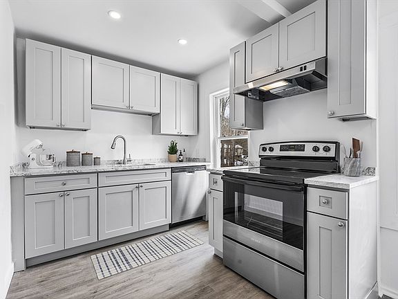 3rd image of 597 Mendon Rd