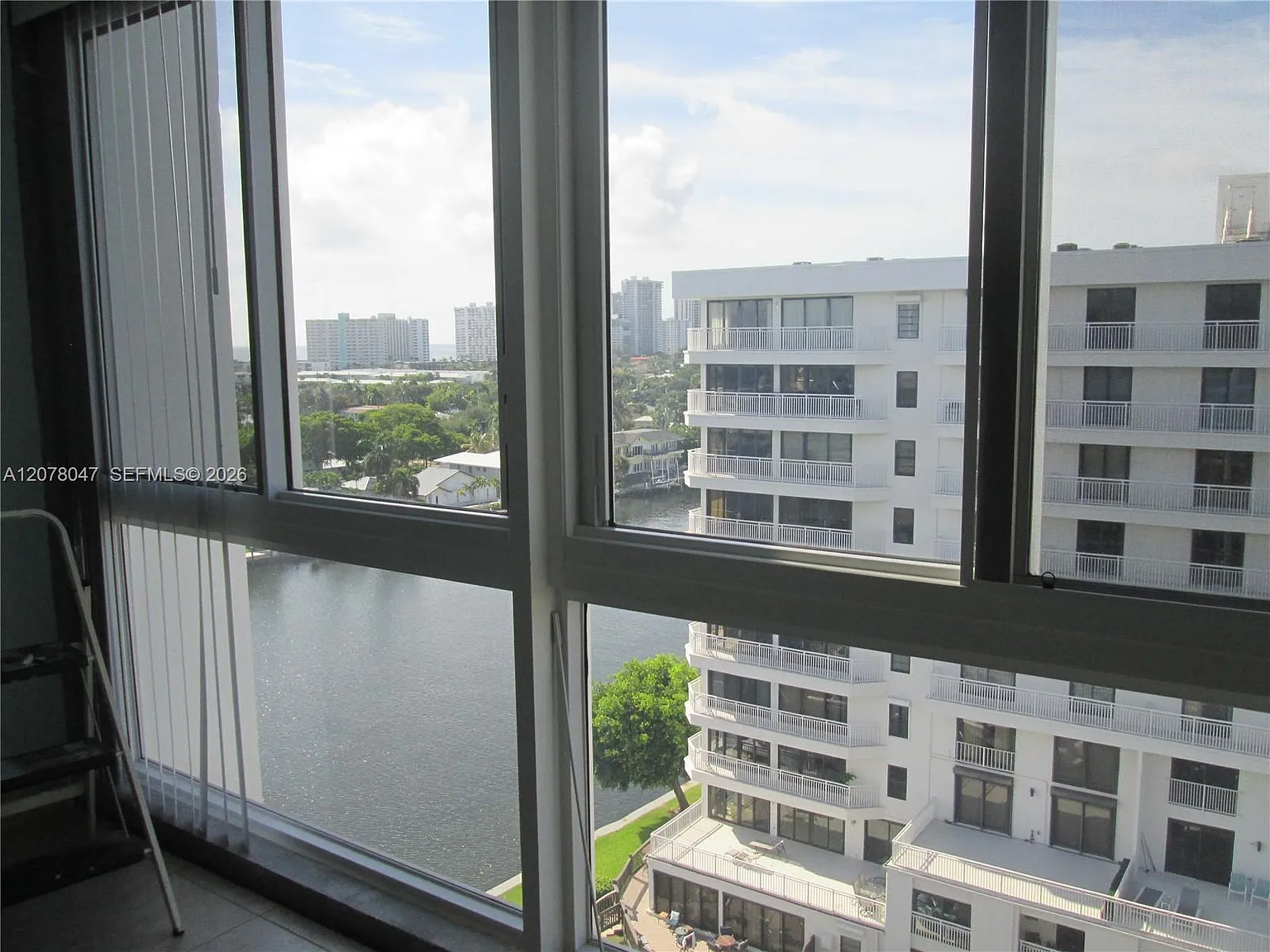 Royal Mariner Condo — Photo 3