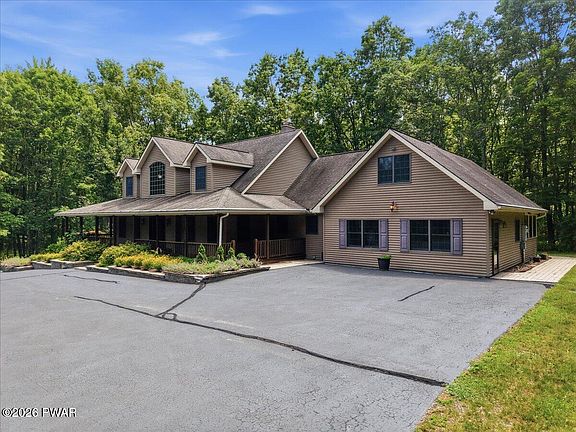 3rd image of 136 Hilltop Ln