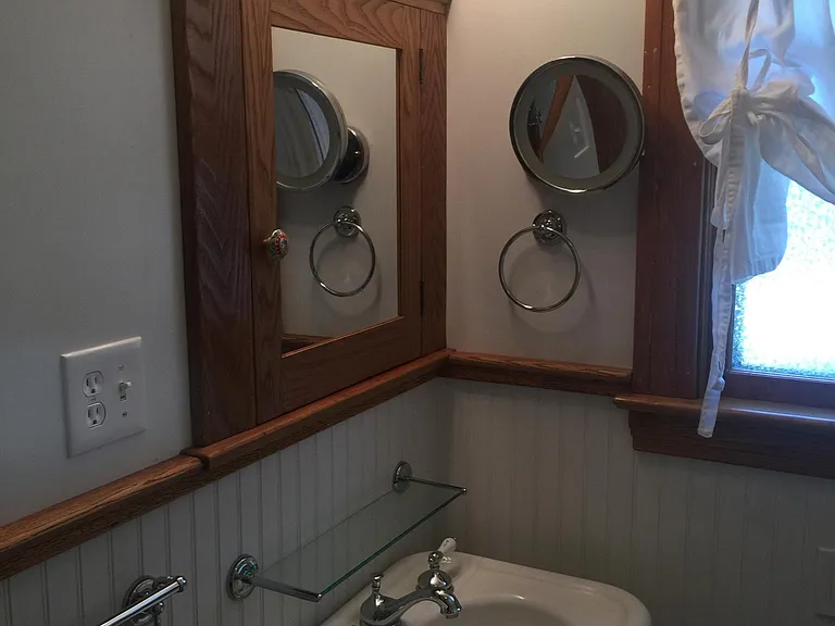 Bathroom - with light-up pull-out vanity mirror