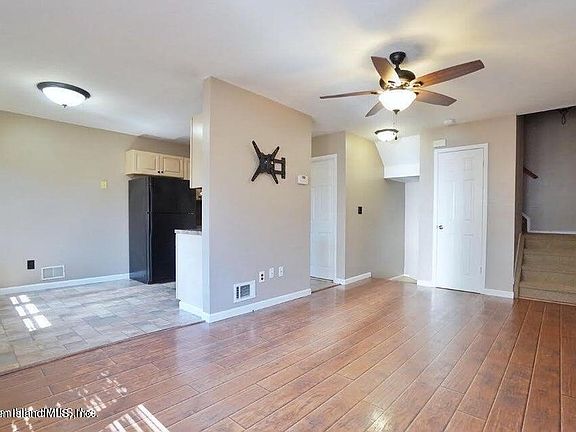 3rd image of 71 Ashley Ln