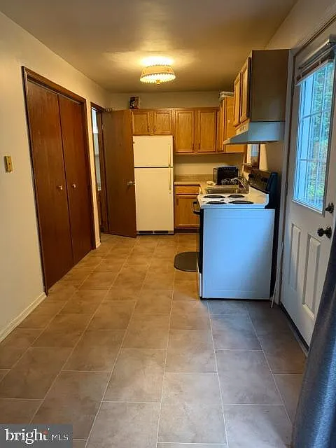 2 bed, 1.5 bath, 6240 sqft, $1,350 — Photo 3