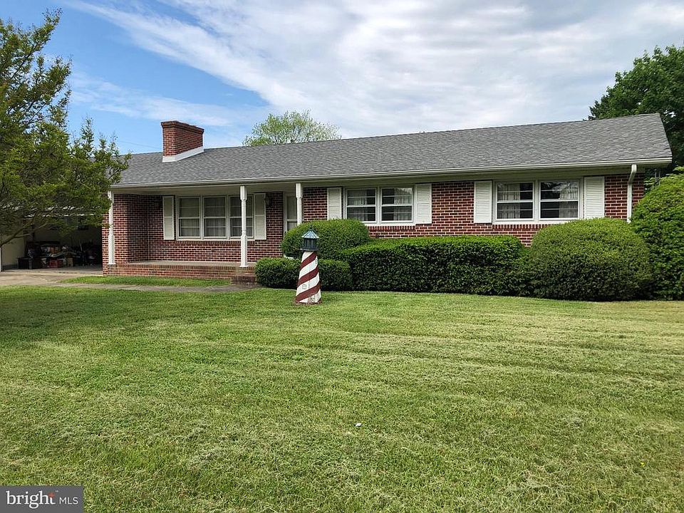 1st image of 18398 Maple Dr