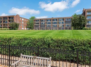 560 Indian Mound St APT 2B, Wayzata, MN 55391