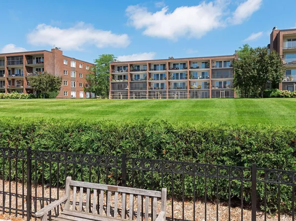 560 Indian Mound St APT 2B, Wayzata, MN 55391