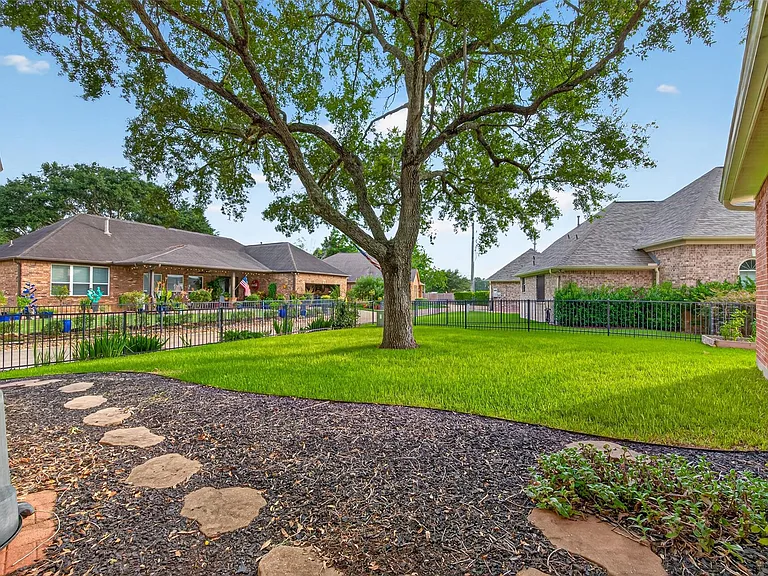 4727 Lake Village Dr — Photo 34