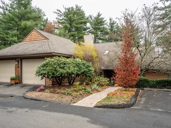 34 Cary Lane #34, Bloomfield, CT 06002