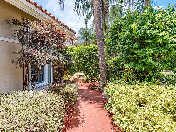 4th image of 759 Villa Portofino Cir