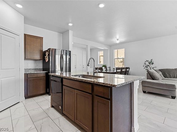 5th image of 128 Aurelia Ave