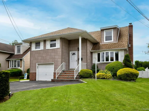 646 Evelyn Ave Avenue, East Meadow, NY 11554