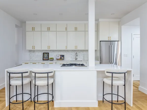 235 West 75th Street 221 image 3 of 9