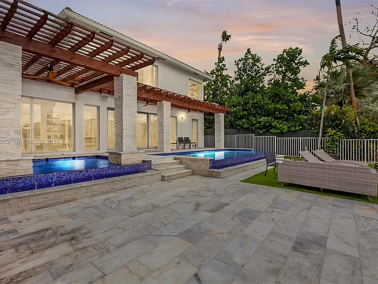 9380 Bay Dr — Photo 11