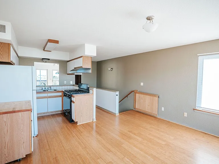 122 Cod St — Photo 8
