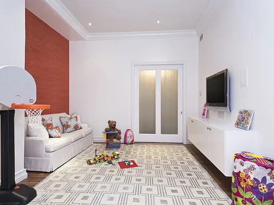 Sold by Sotheby's International Realty | media 31