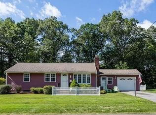 25 Putting Green Cir, Springfield, MA 01108