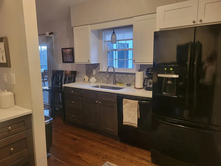 1367 Wenlock Rd — Photo 9