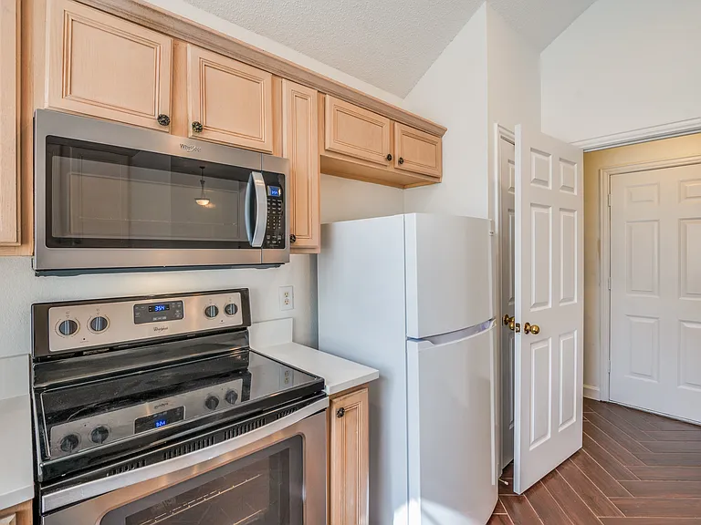 8160 Tower Rd — Photo 7