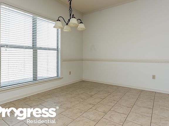 3rd image of 185 Whispering Creek Dr