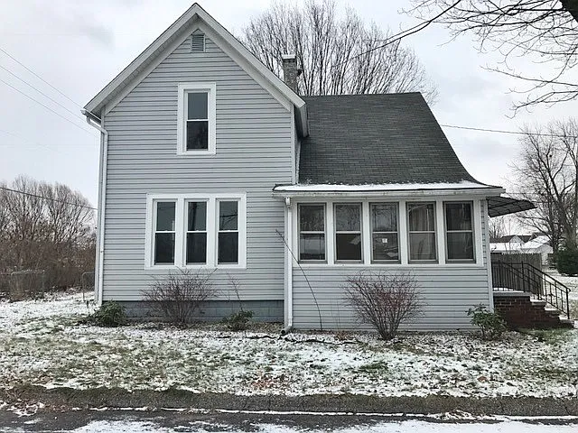 224 Wood St photo 1