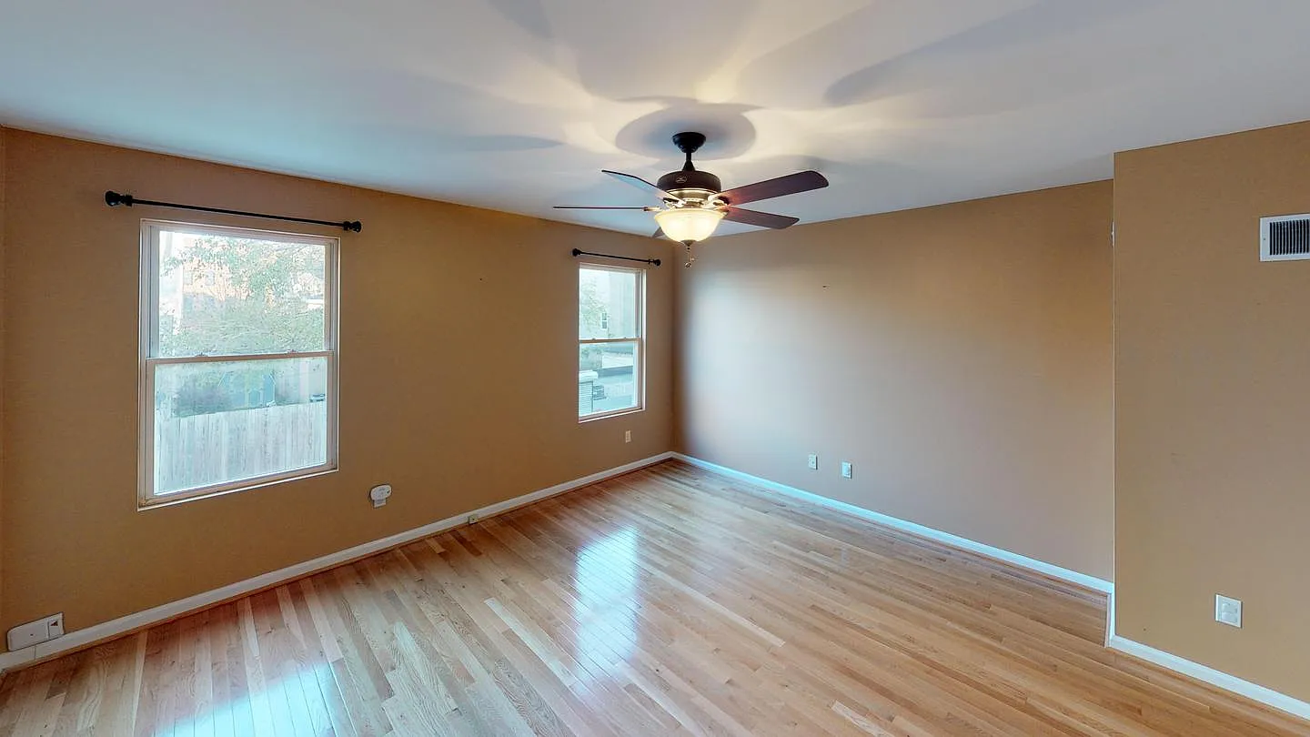 Private Bedroom in Classic Northern Liberties Apartment with Great Views — Photo 4