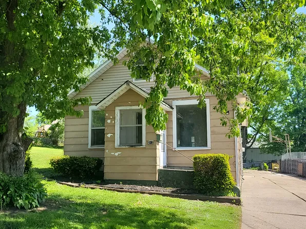 212 21st Pl, Clinton, IA 52732