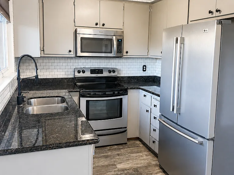 1406 Spring Valley Cmn — Photo 6