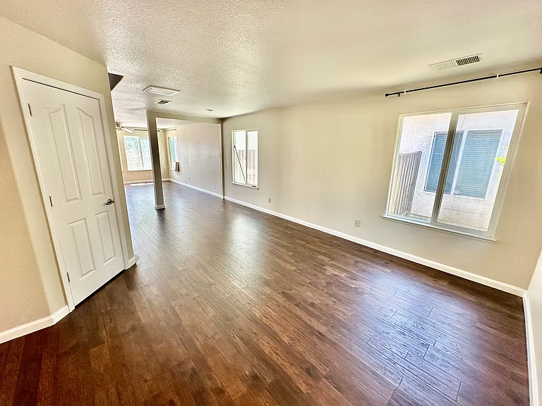 866 Papaya St — Photo 2