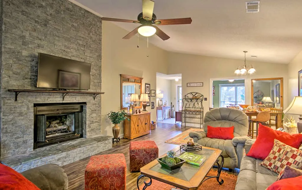 2 bed, 1300 sqft, $2,500 — Photo 1