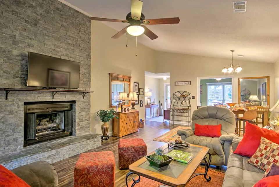 210 Woodhaven Ct