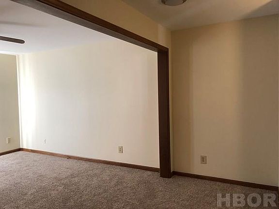 4th image of 713 Hart Ave