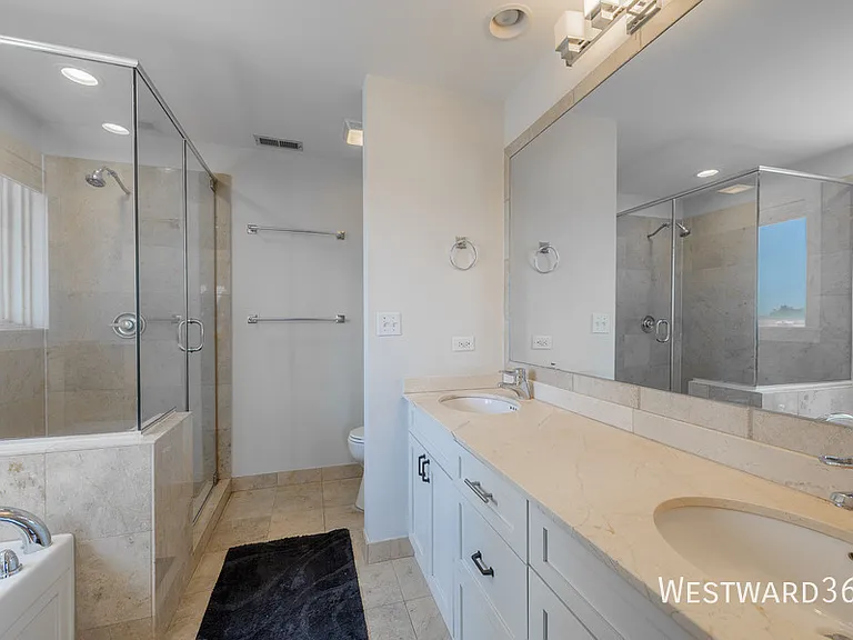 2033 W Superior St #4W — Photo 16