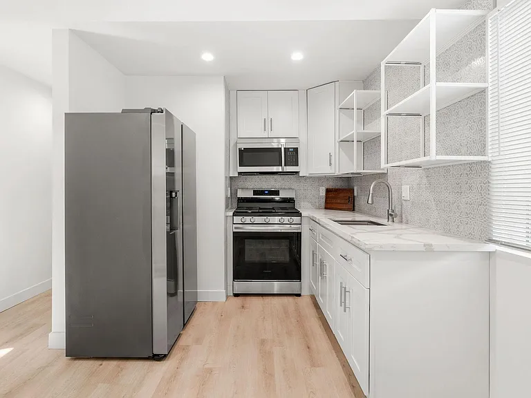 11611 W Califa St #1/2 — Photo 3